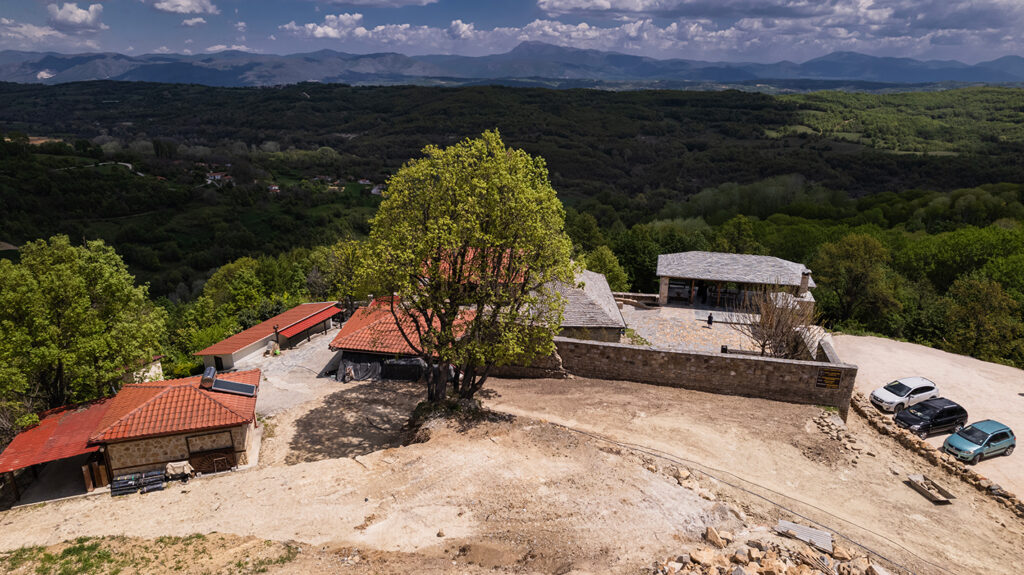 Ι. Μονή Αγίου Αθανασίου Ζηκοβίστης στα Καστανοχώρια