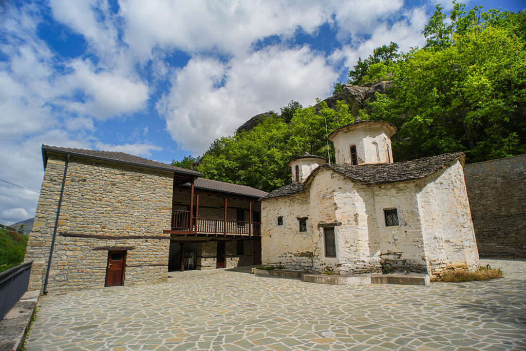 Ι. Μονή Αγίου Γεωργίου πάνω απ’ το Επταχώρι