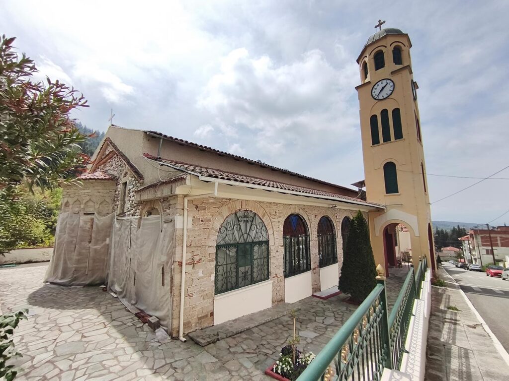 Ιερός Καθεδρικός Ναός Αγίας Κυριακής Σερβίων