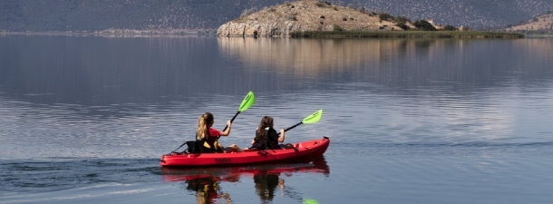 Κανό στη λίμνη Ζάζαρη