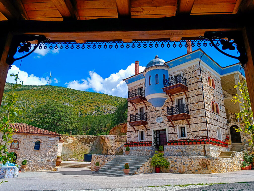 Ιερά Μονή Αγίου Αθανασίου στην Εράτυρα