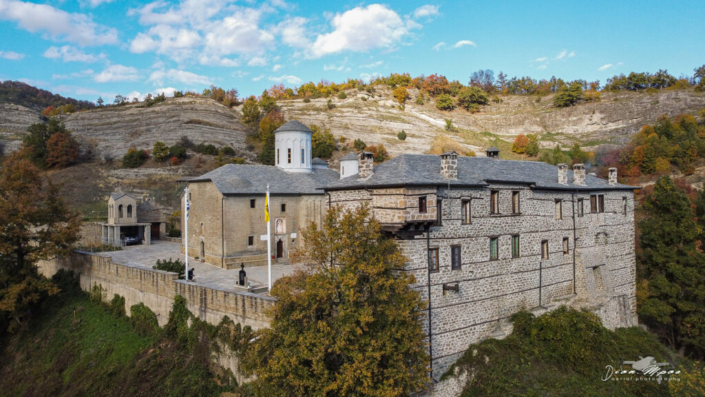 Ιερά Μονή Αγίας Τριάδος στον Βυθό